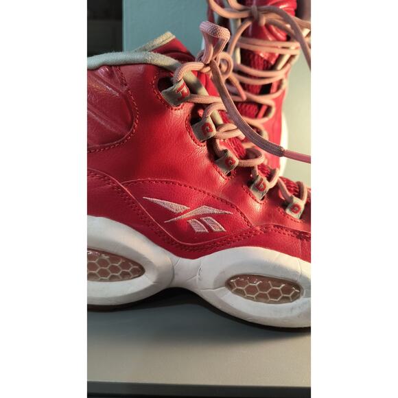 913.  Reebok Girls Sneakers Sized 7 1/2 Basketball shoes - Picture 2 of 8